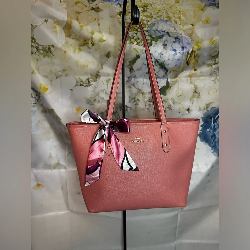 Coach Outlet light pink city zip tote GUC - Picture 5 of 16